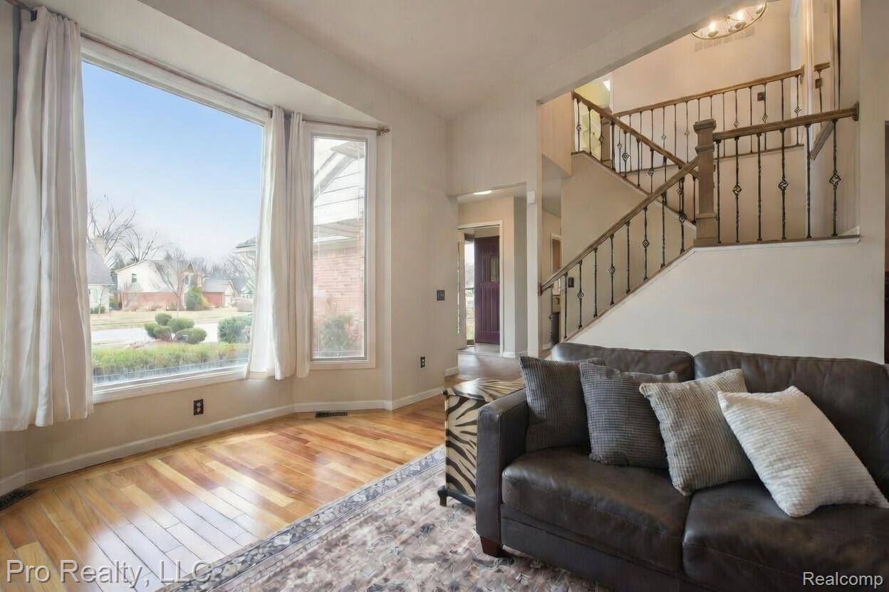 14925 Plymouth Crossing