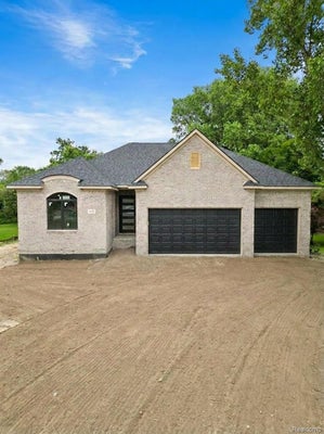 933 N WIXOM RD, WIXOM, MI 48393 - Image afd8e8caa7e2bf7a8898ad24ea751fb4/2249744046
