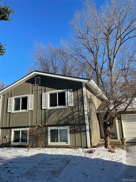 27211 Hickory Street Harrison Charter Township MI 48045