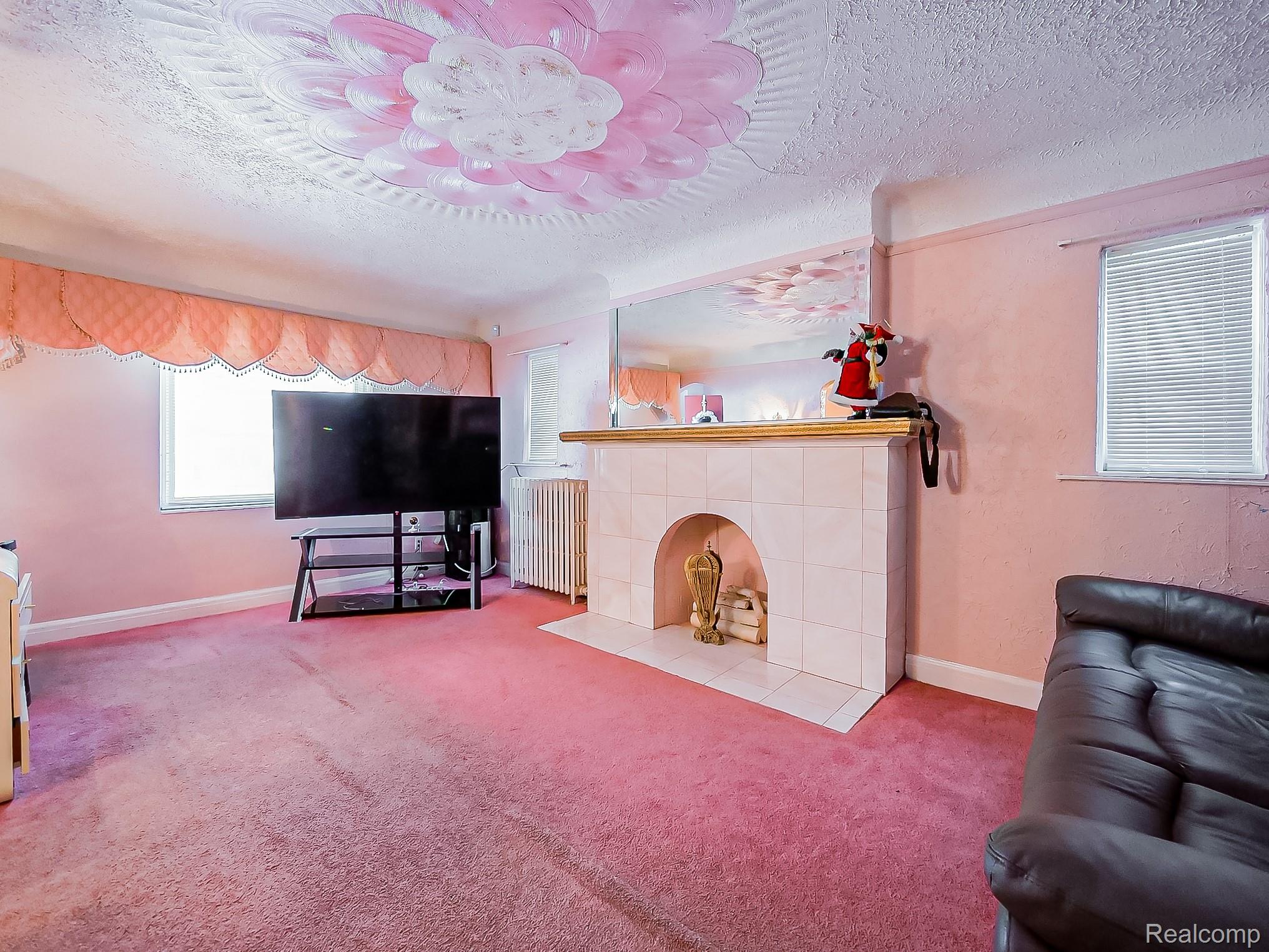 16139 Greenlawn Street