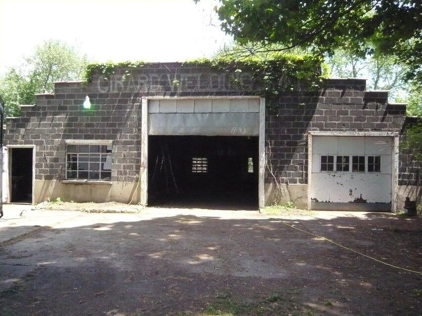 1009 Everitt Drive