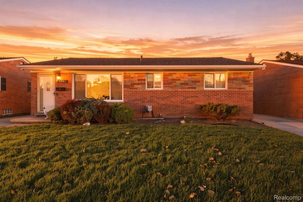 1734 CHAUCER AVE, MADISON HEIGHTS, MI 48071 - Image afec62853af75a40883e2d71dfe6205e/1350740674