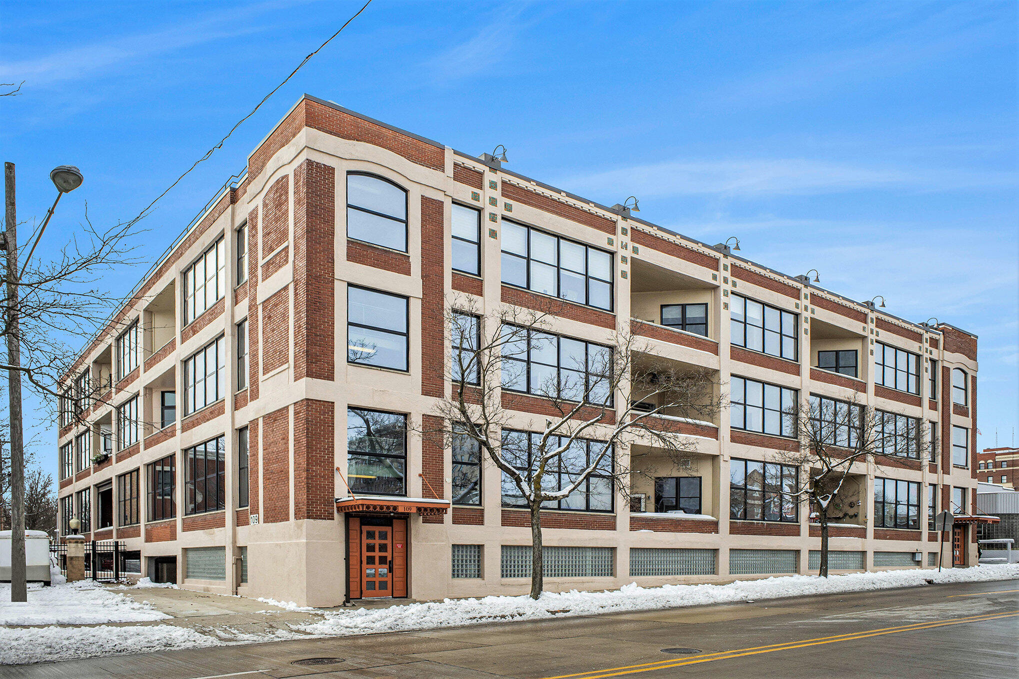 109 W Washington Avenue 8