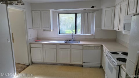 Tiny photo for 16275 W 9 Mile Road #102, Southfield City, MI 48075 (MLS # 20261078767)