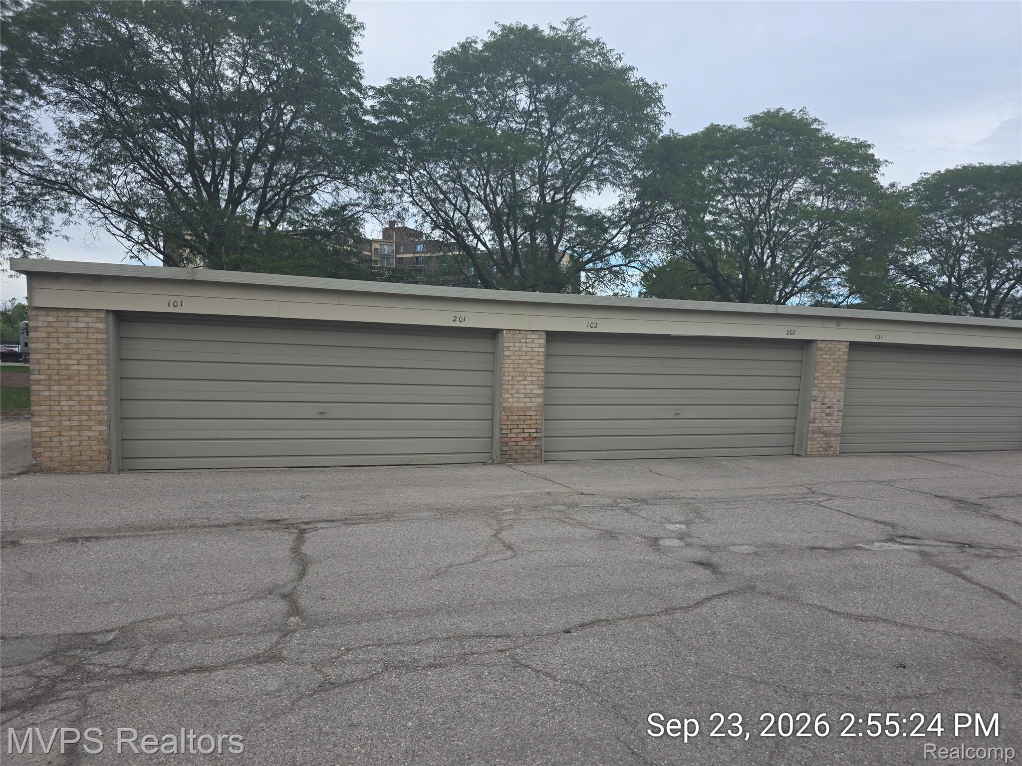 16275 W 9 Mile Road 102