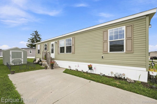 15915 MARENTETTE DR, CLINTON TOWNSHIP, MI 48038 - Image b00ca5dcf07cf7796eec33ca5ff9536f/956731174