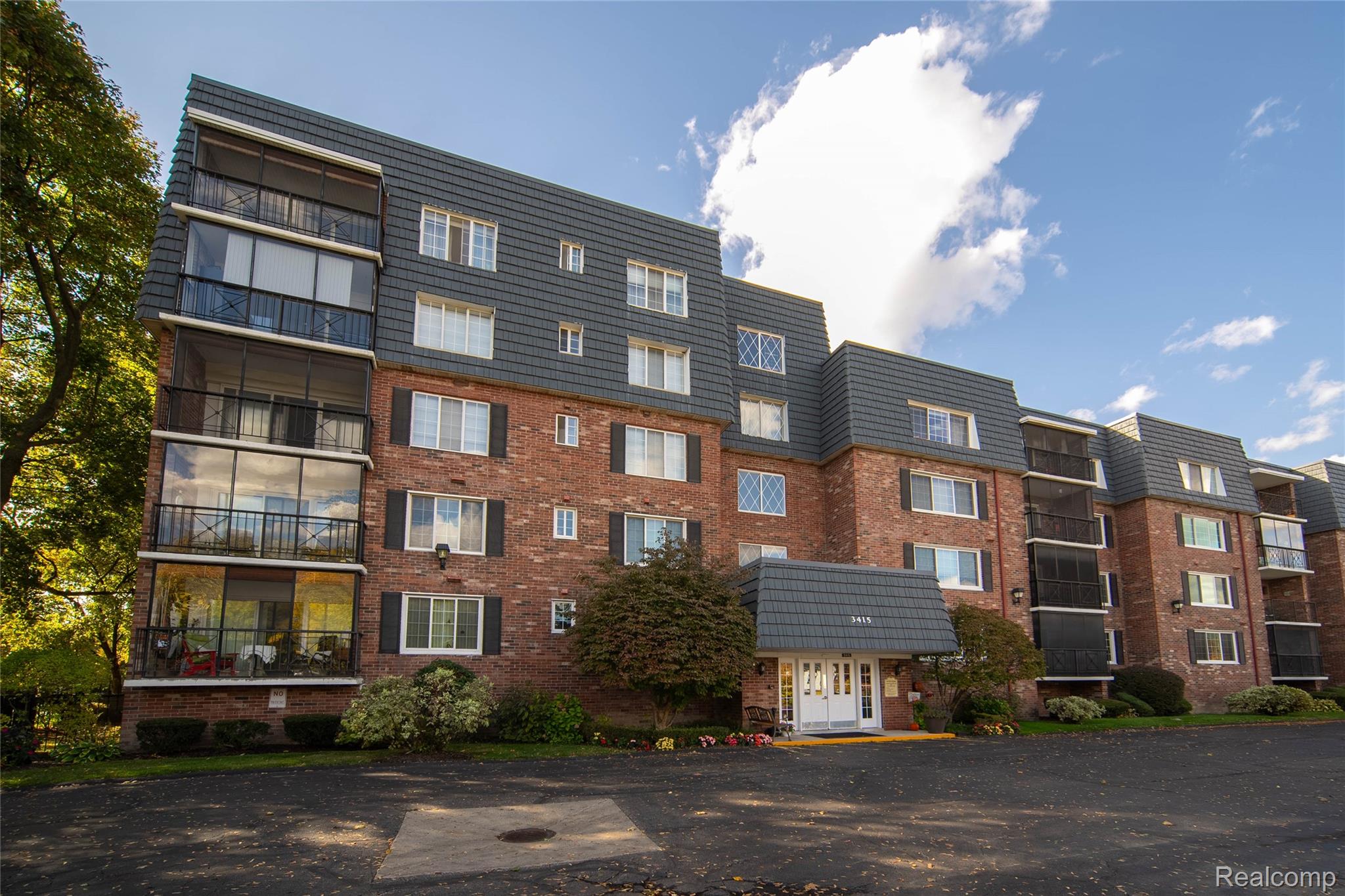 3415 Benjamin Avenue 403
