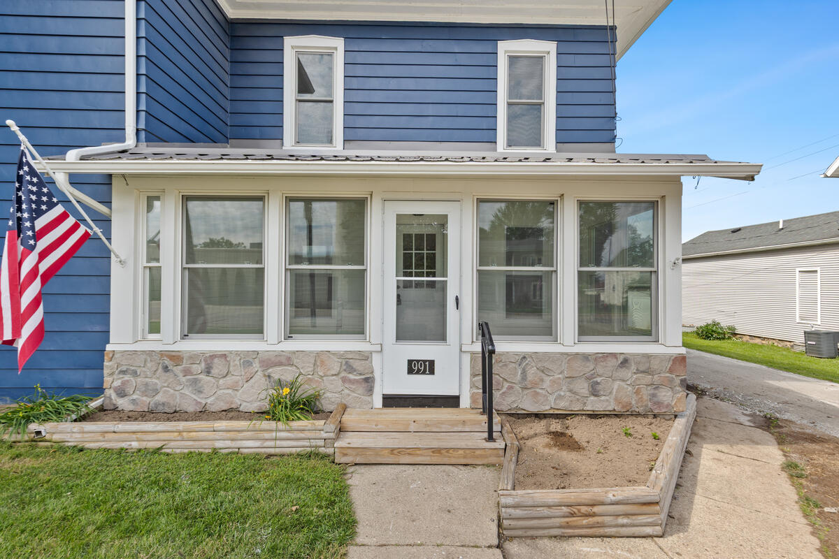 991 E Allegan Street