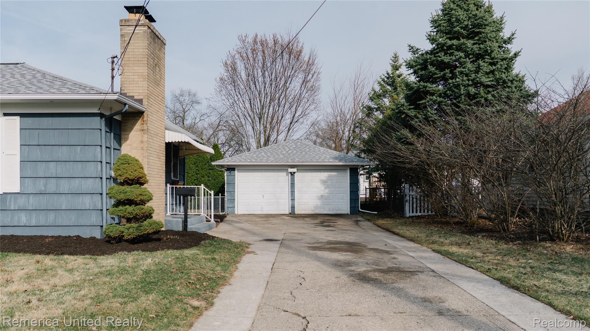 3332 McKee Avenue SW