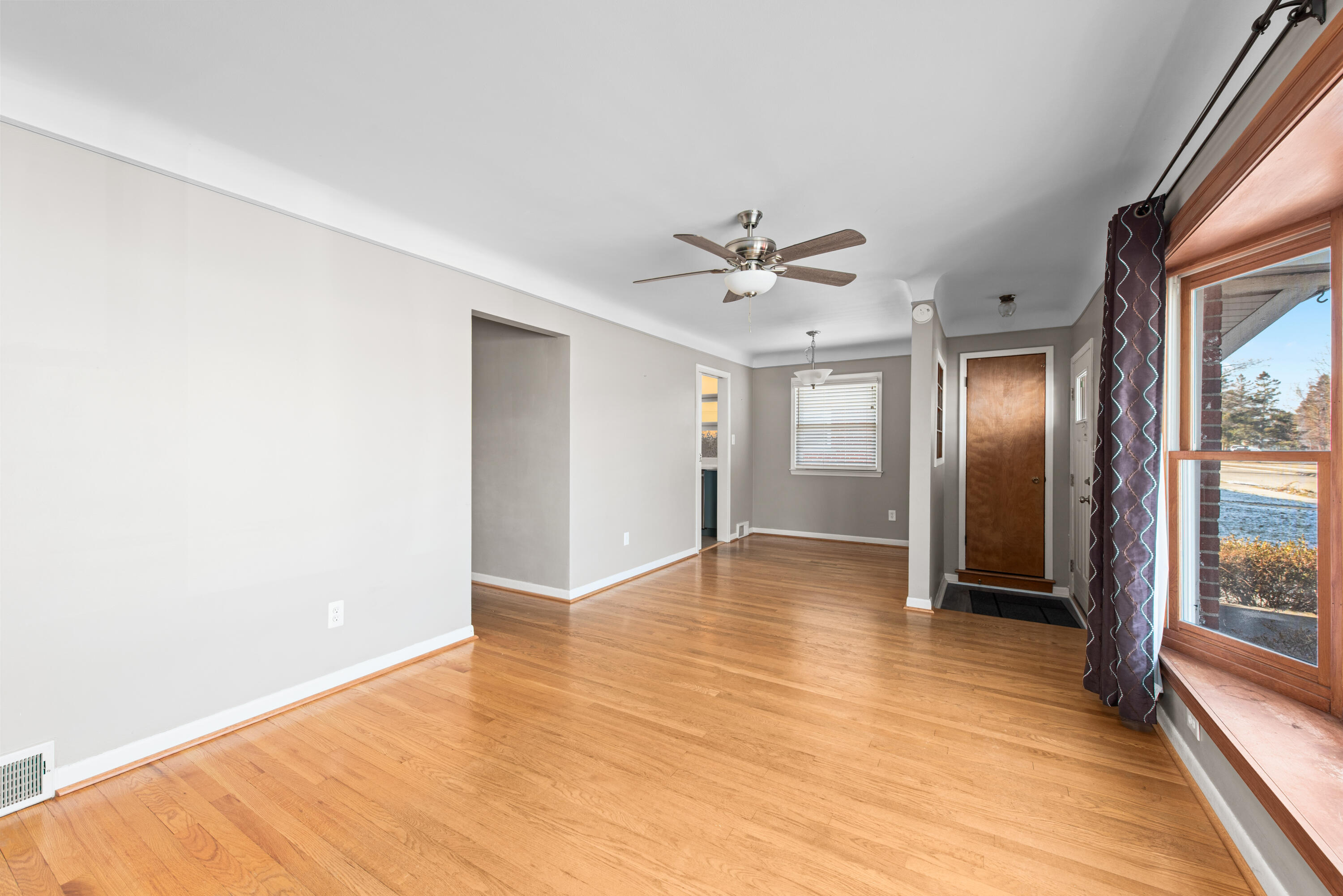 1320 Montrose Avenue