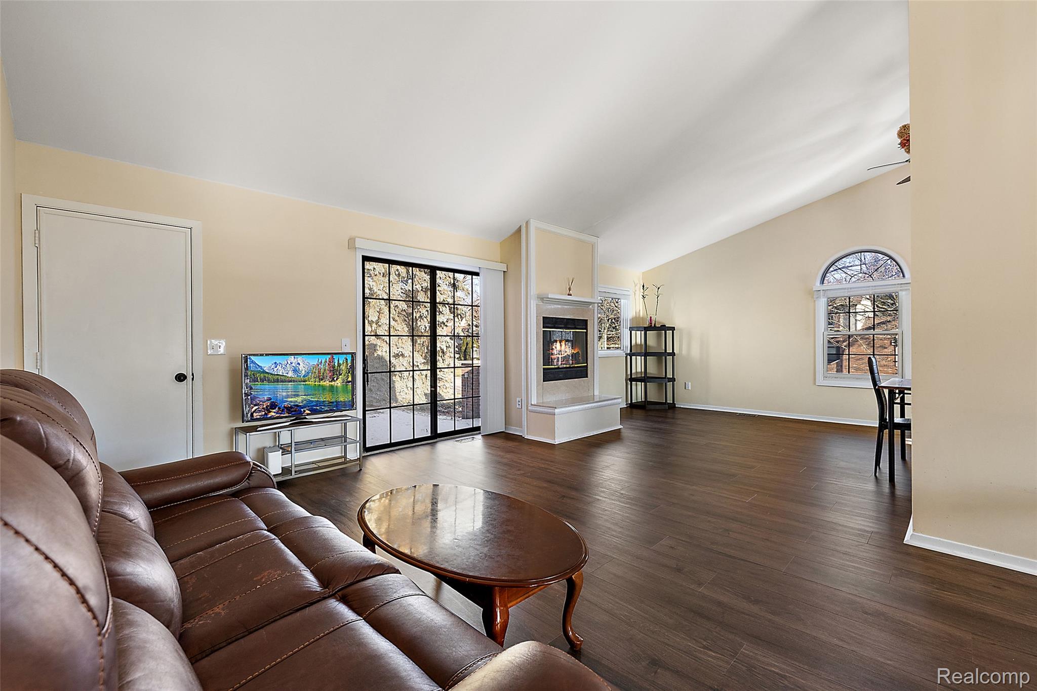 2322 London Bridge Drive 60