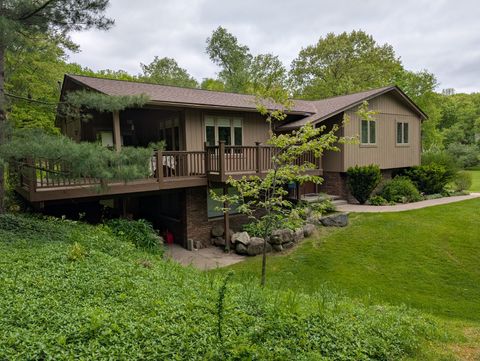 2130 VALLEY GATE Milford Charter Township Oakland MI 48380