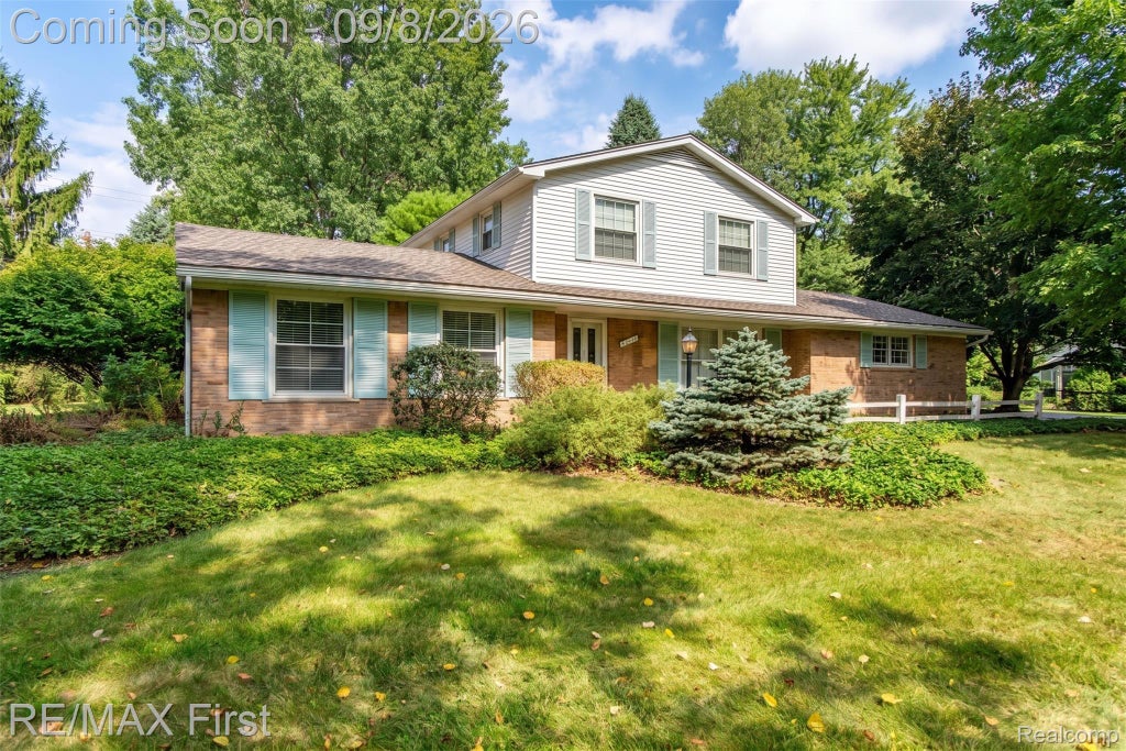 Photo of 2669 McClintock Road, Bloomfield Charter Township, MI 48302 (MLS # 20261069850)