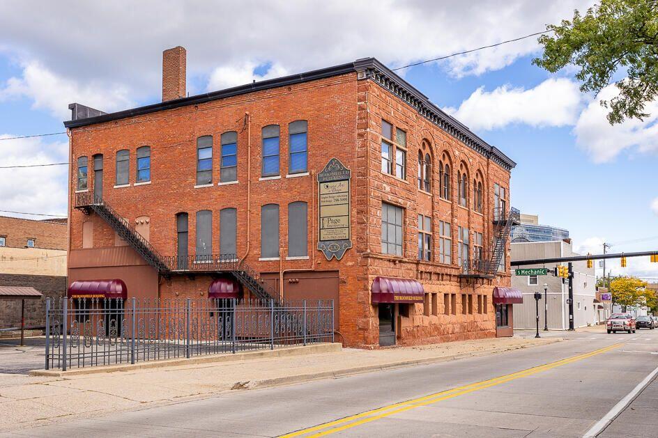 100 W Washington Avenue