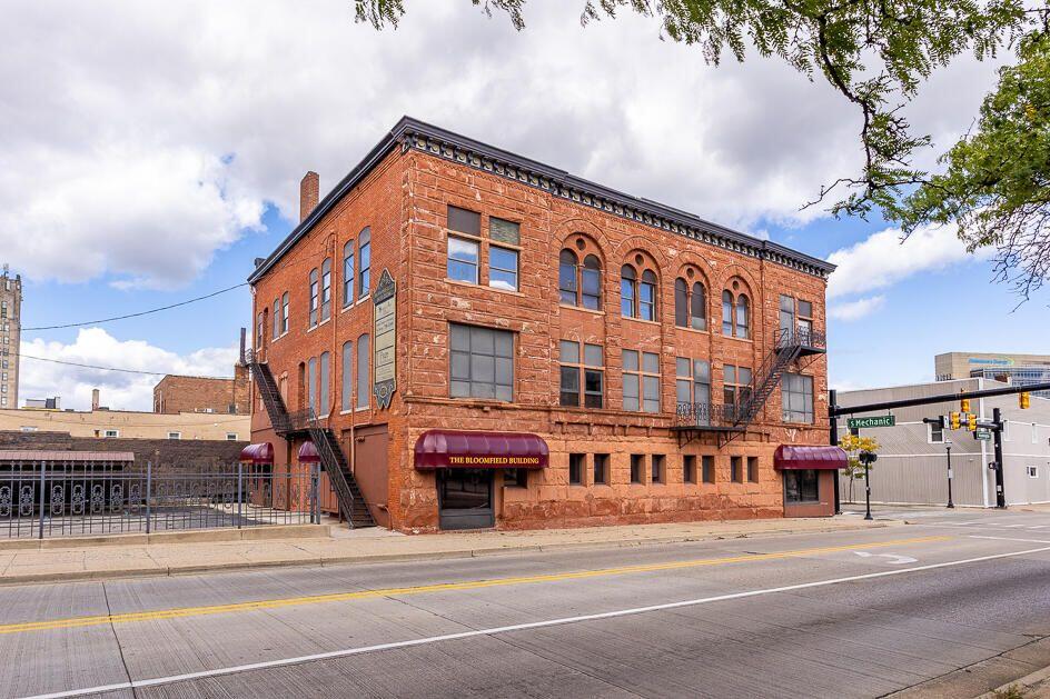 100 W Washington Avenue