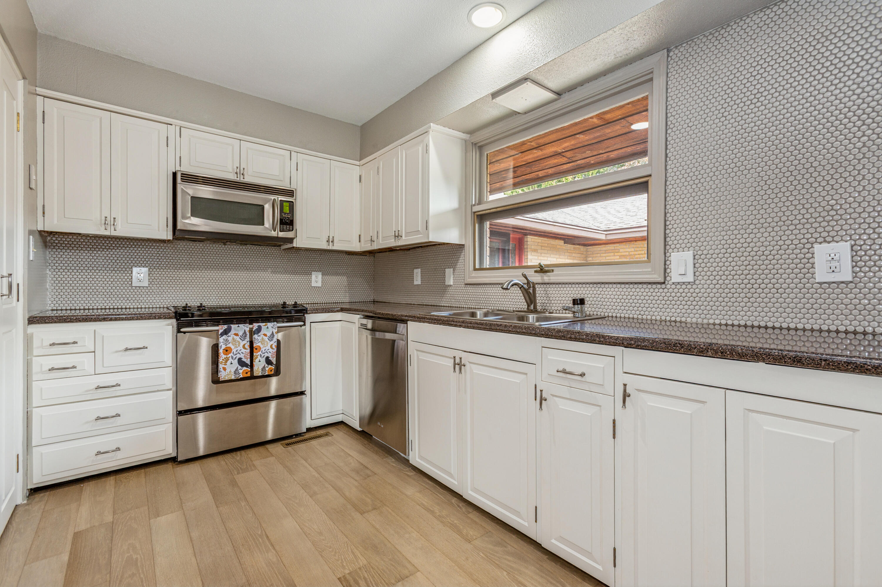 2727 S Lakeshore Drive 11