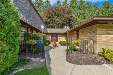 2727 S Lakeshore Drive 11 Shoreham Village MI 49085