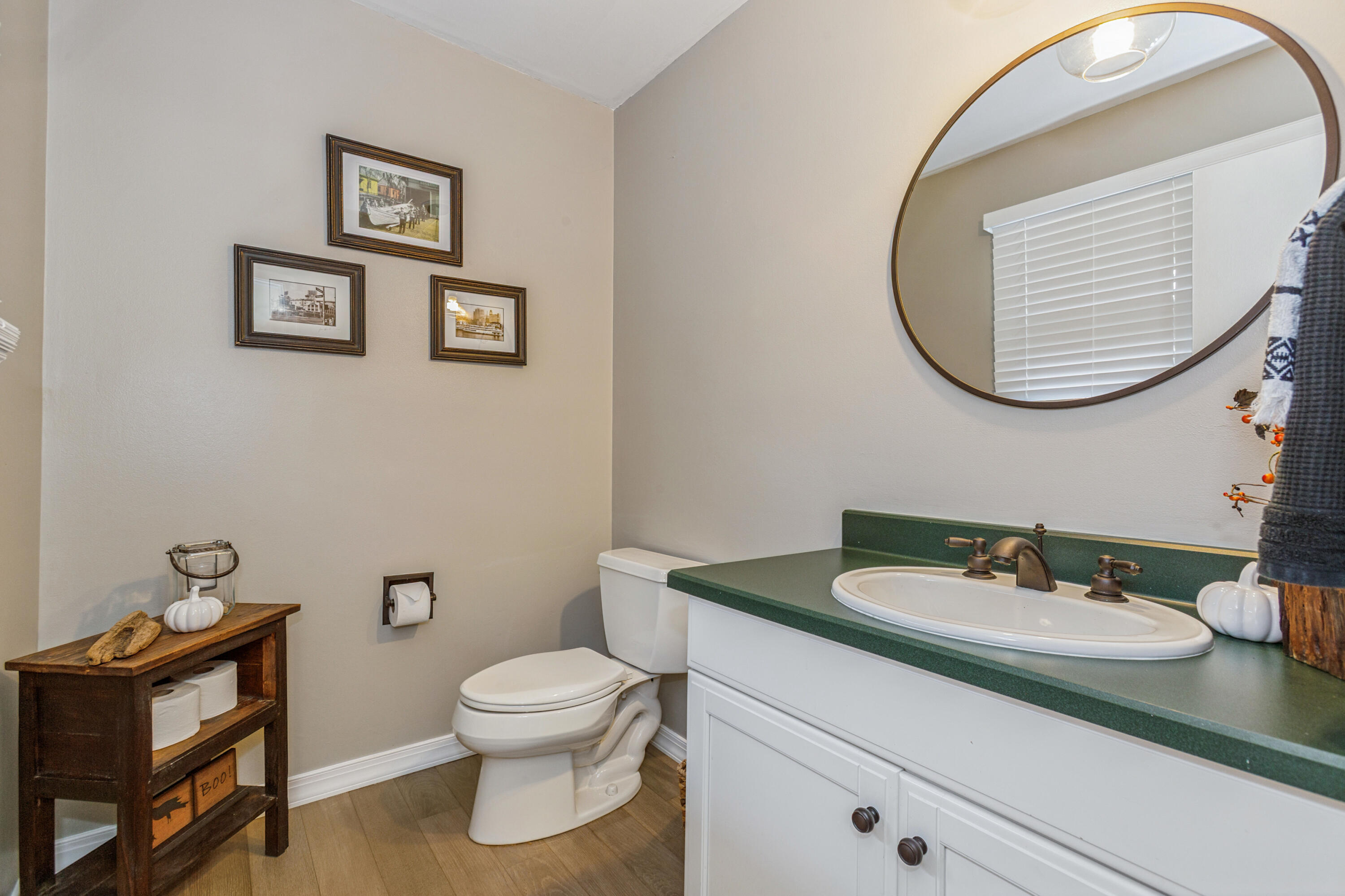 2727 S Lakeshore Drive 11