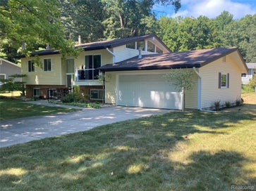 2115 Aspen Drive Traverse City MI 49686