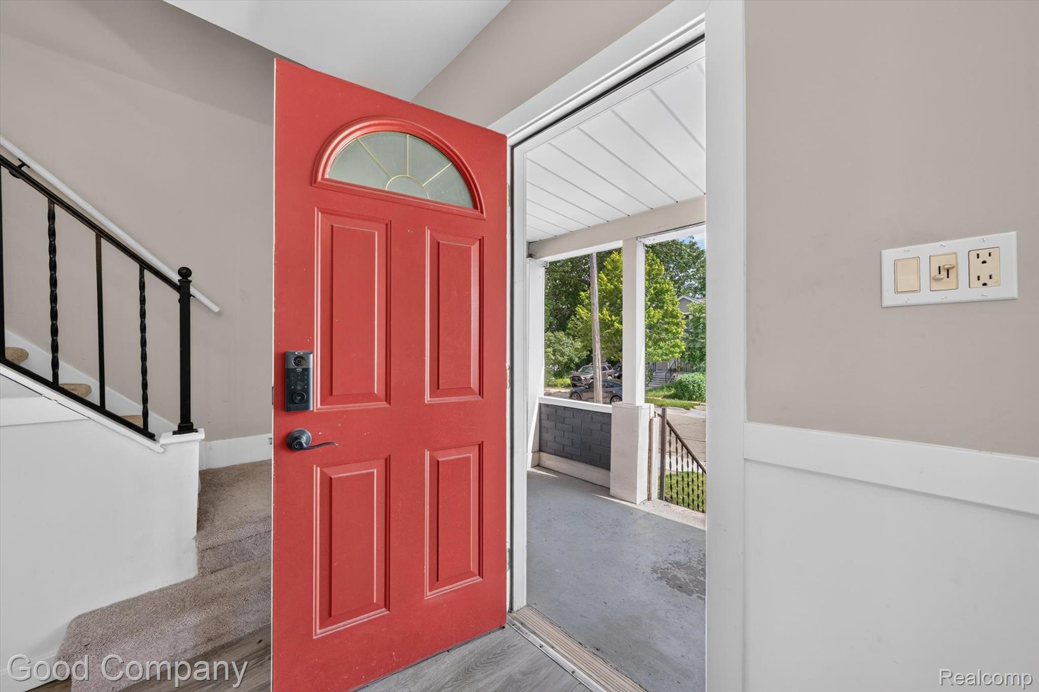 305 E Jarvis Avenue