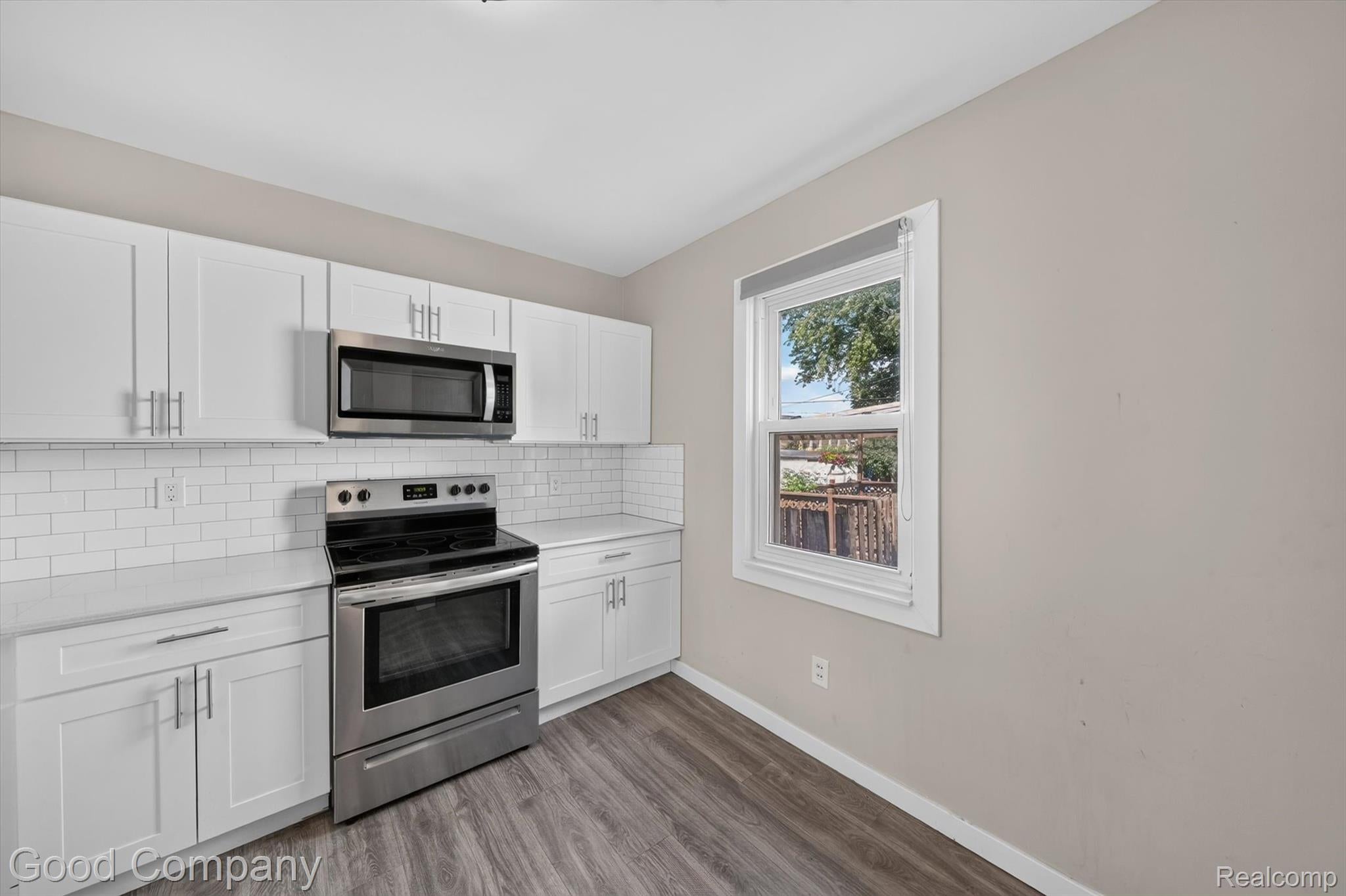 305 E Jarvis Avenue