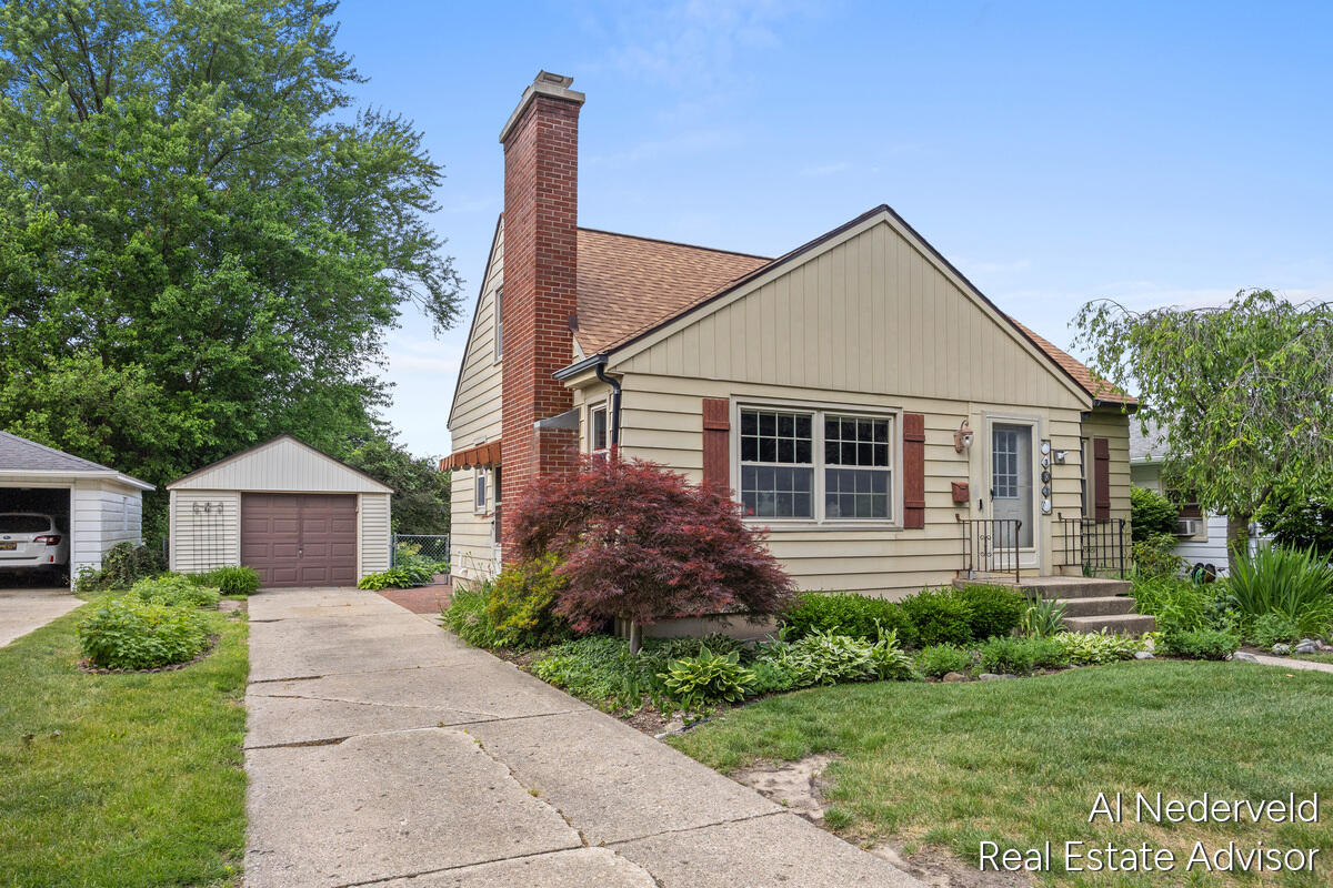 303 Wallinwood Avenue NE