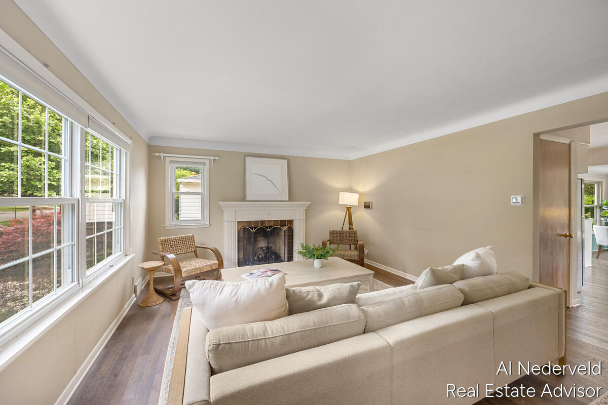 303 Wallinwood Avenue NE