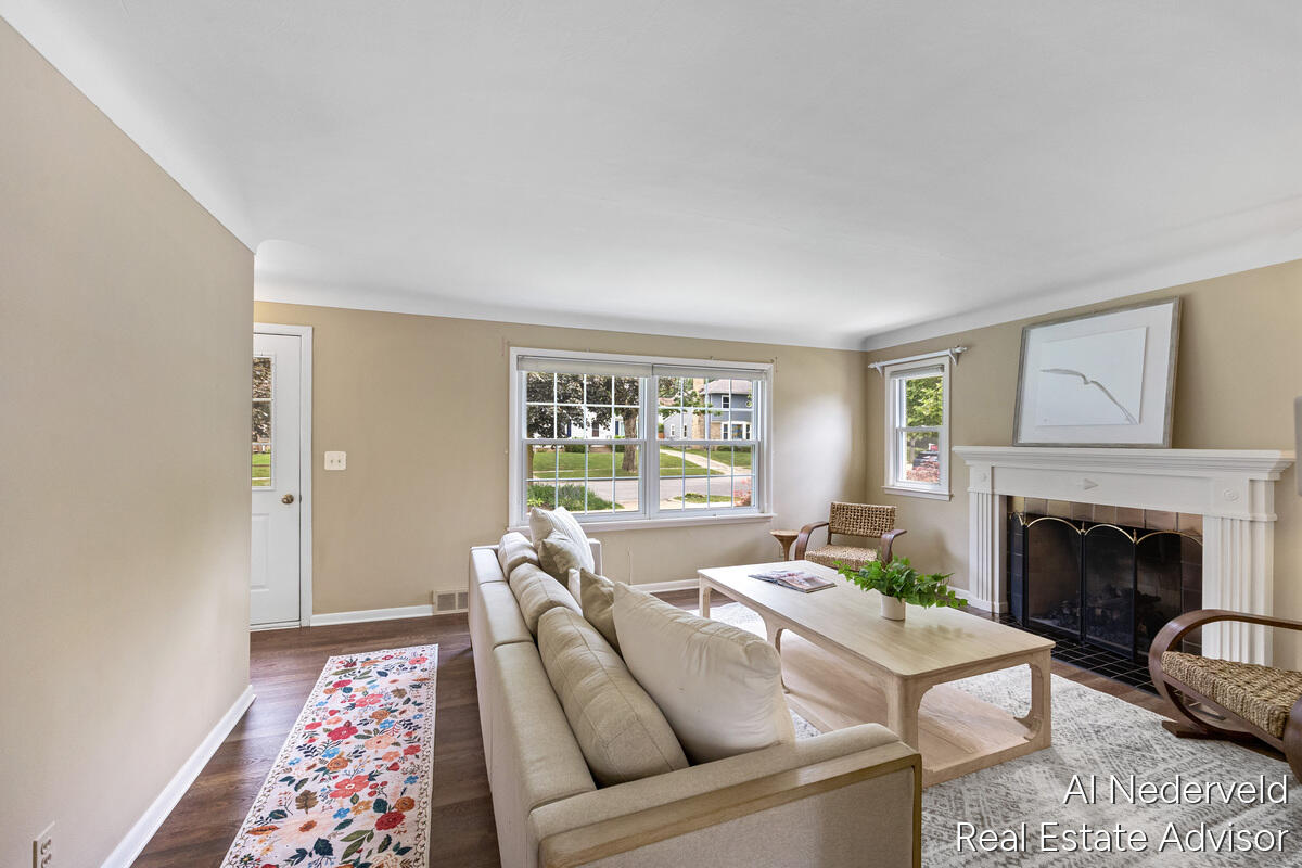 303 Wallinwood Avenue NE