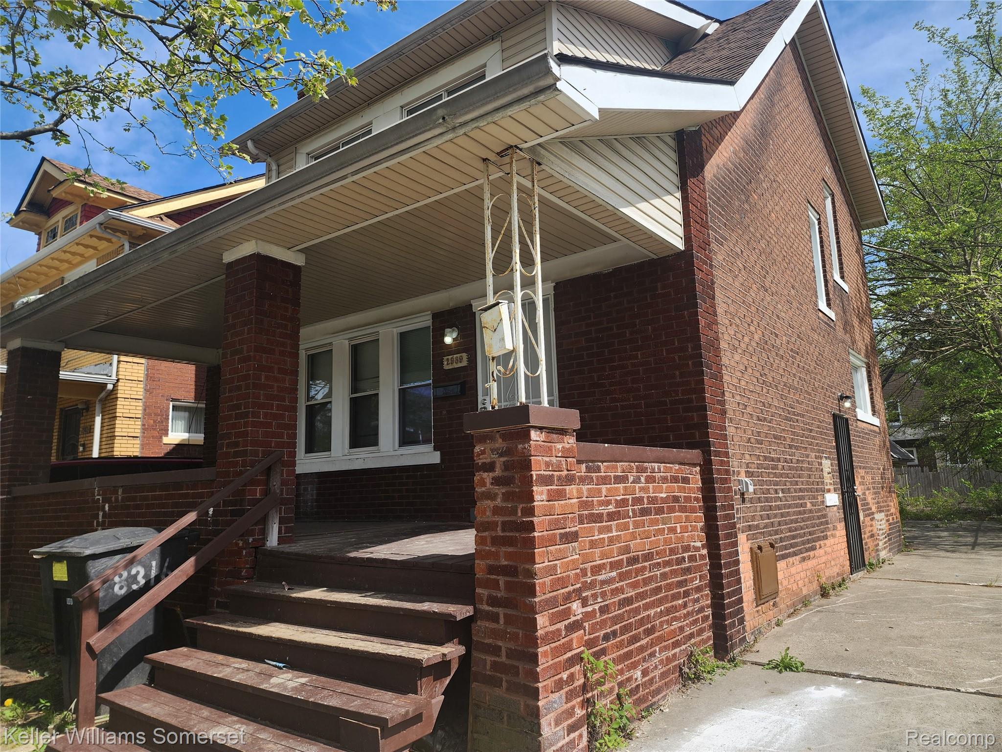 2989 Clairmount Street