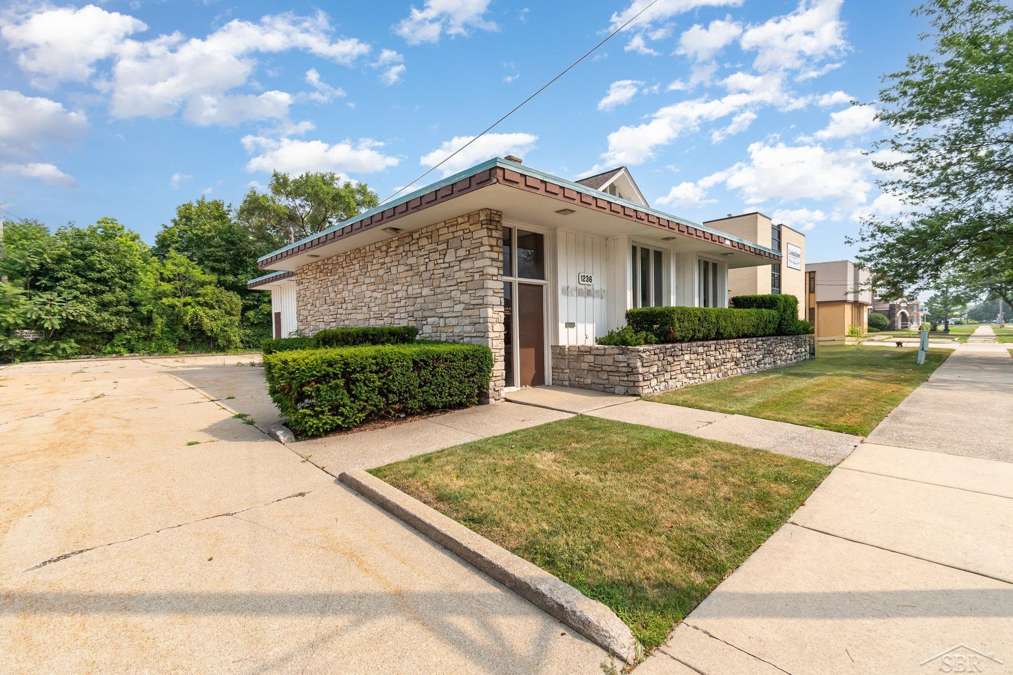 1236 N Michigan Avenue