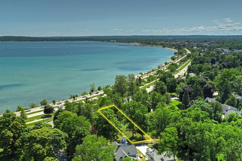 1123 Bay Street Traverse City City Grand Traverse MI 49684