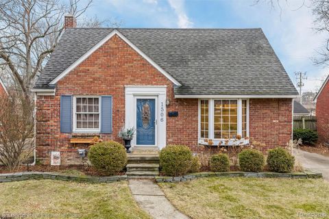 1506 N Pleasant Street Royal Oak City MI 48067