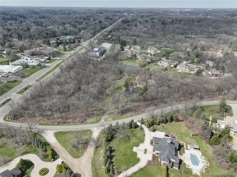 5044 Charing Cross Road Bloomfield Charter Township MI 48304