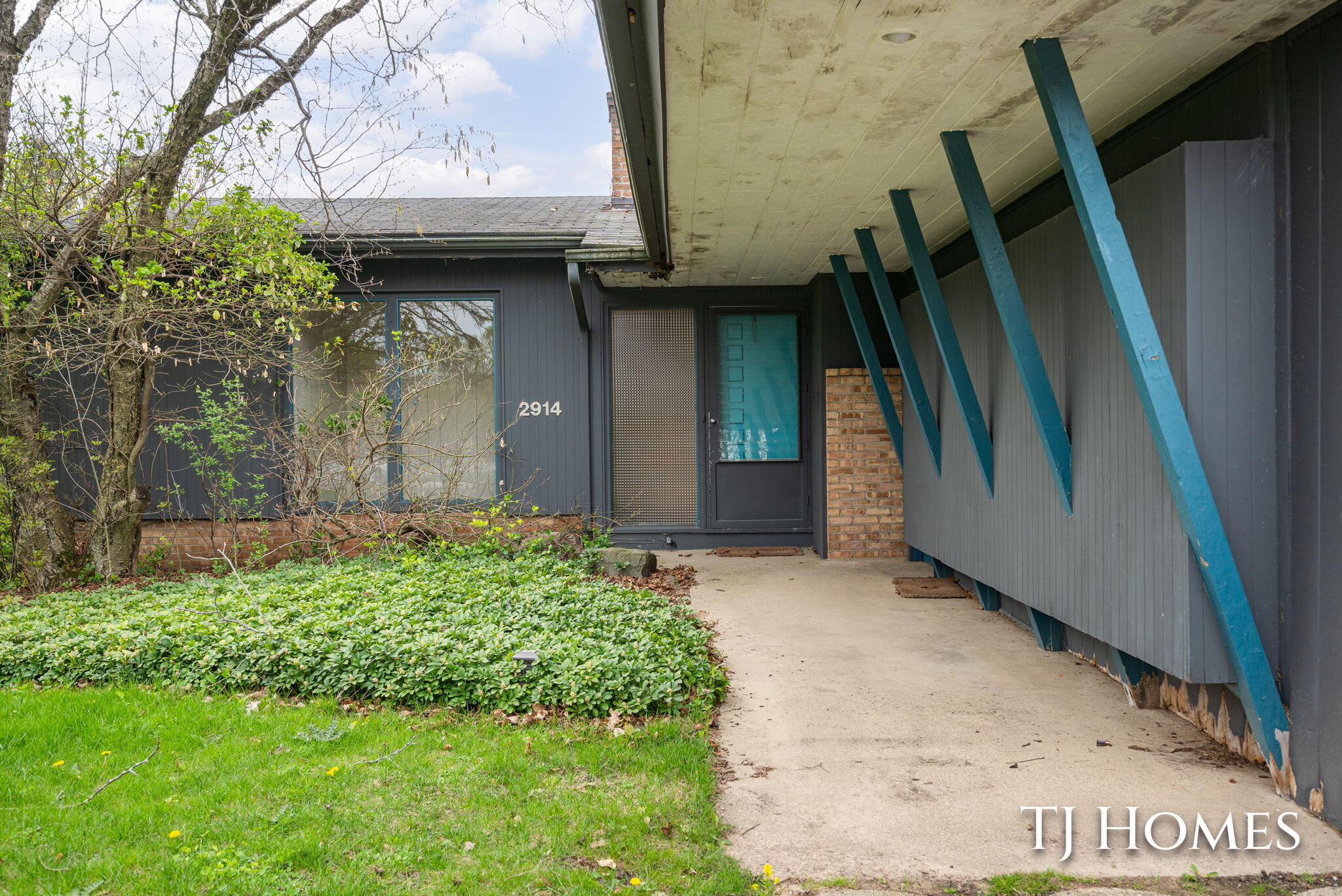 2914 Cascade Road SE
