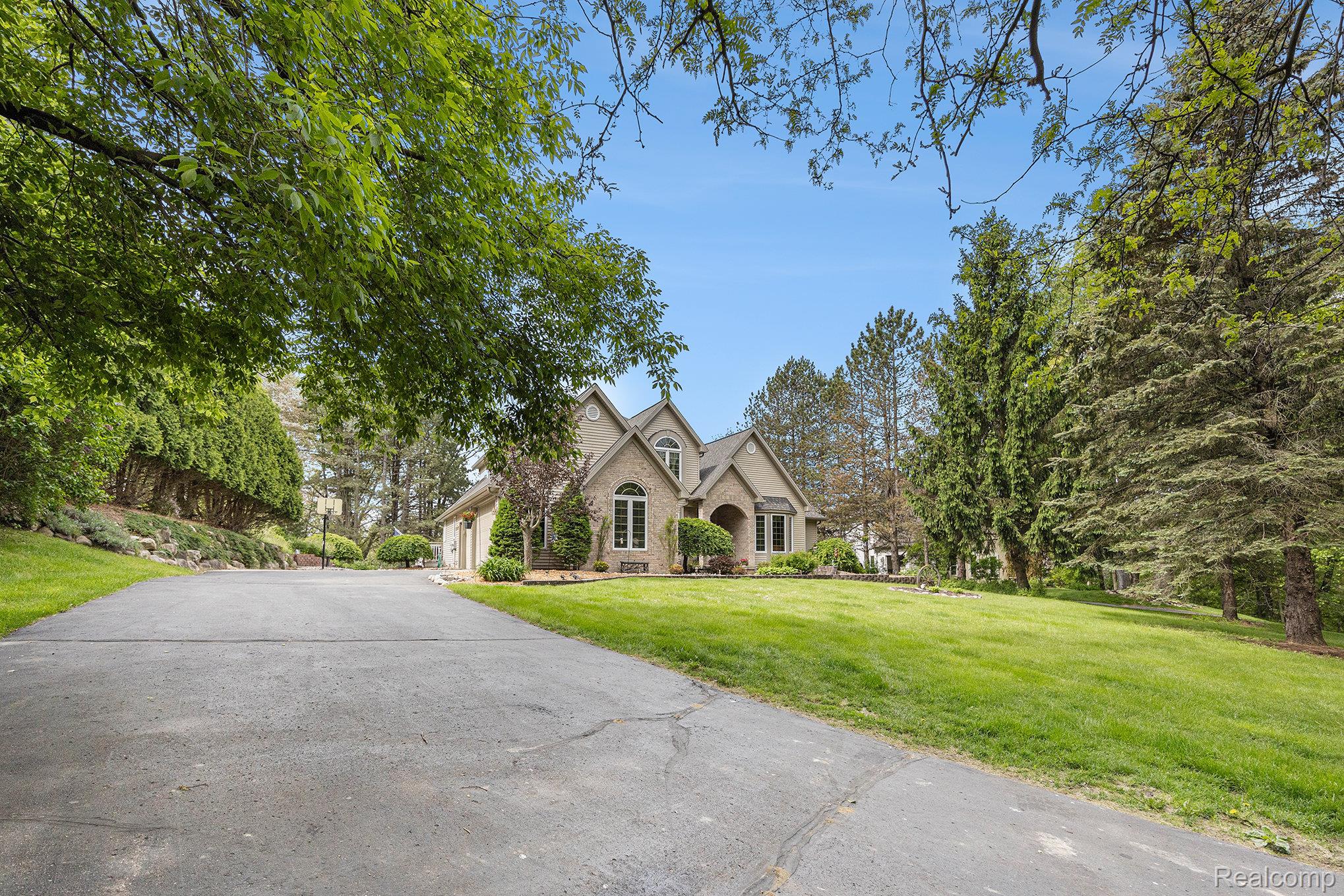 1437 RILLVIEW Court