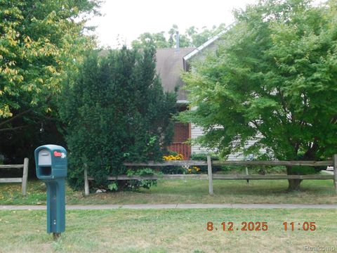 207 Garden Lane Fowlerville Village MI 48836