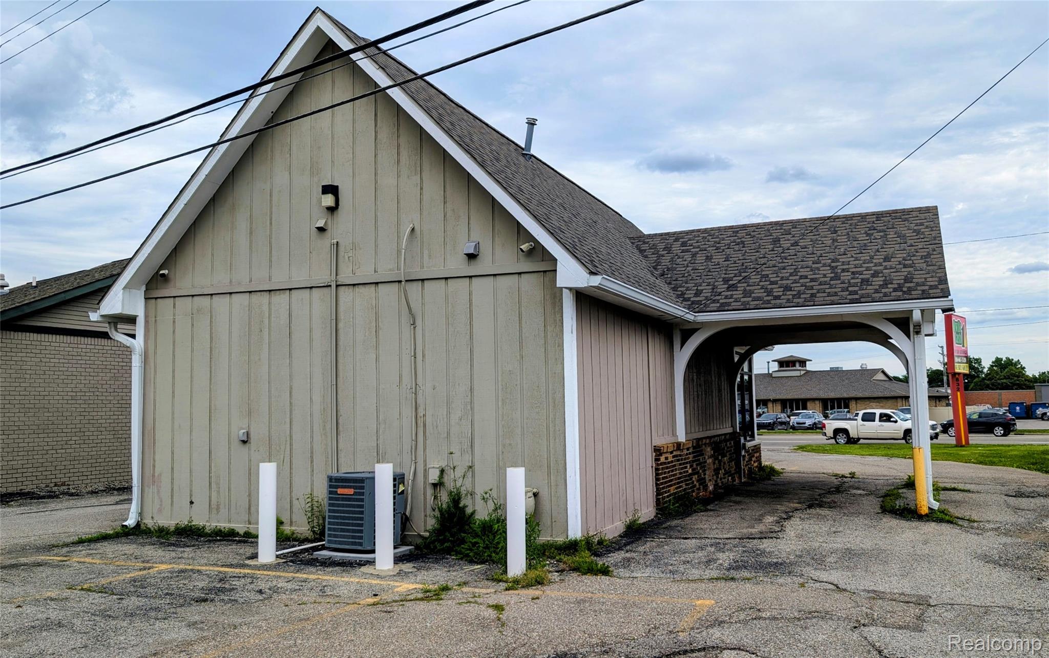 832 S Main Street