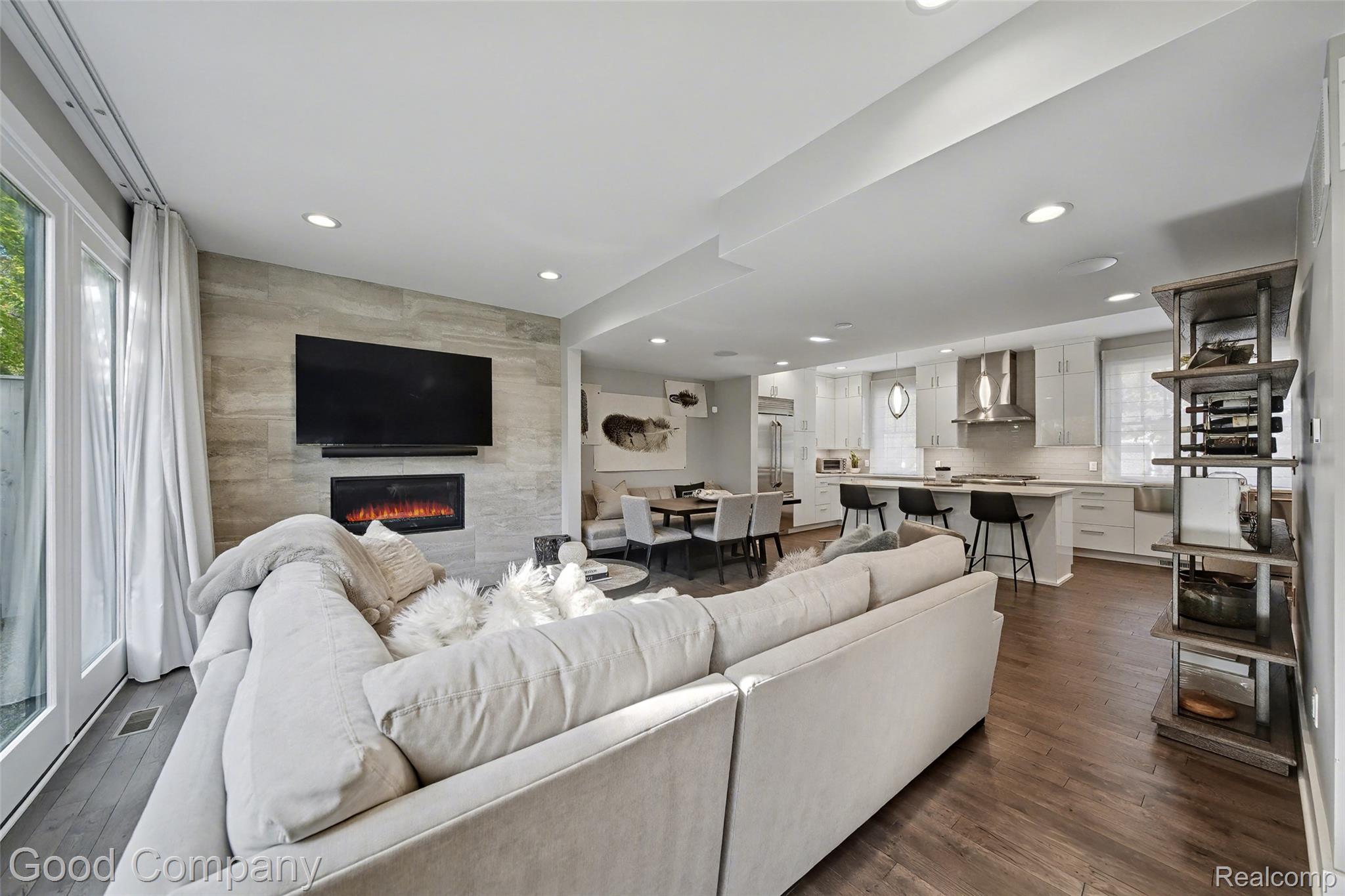 103 W Davis Avenue