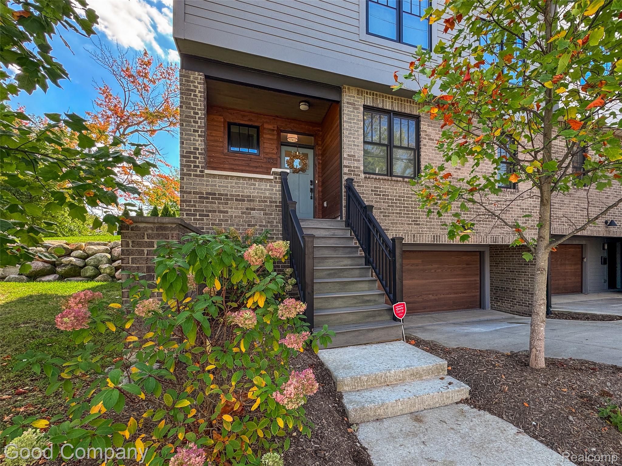 103 W Davis Avenue