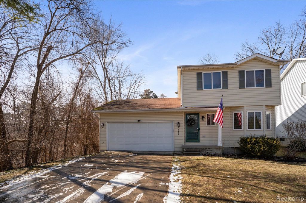 Photo of 7093 Rolling Hills Drive, Waterford Charter Township, MI 48327 (MLS # 20261012073)