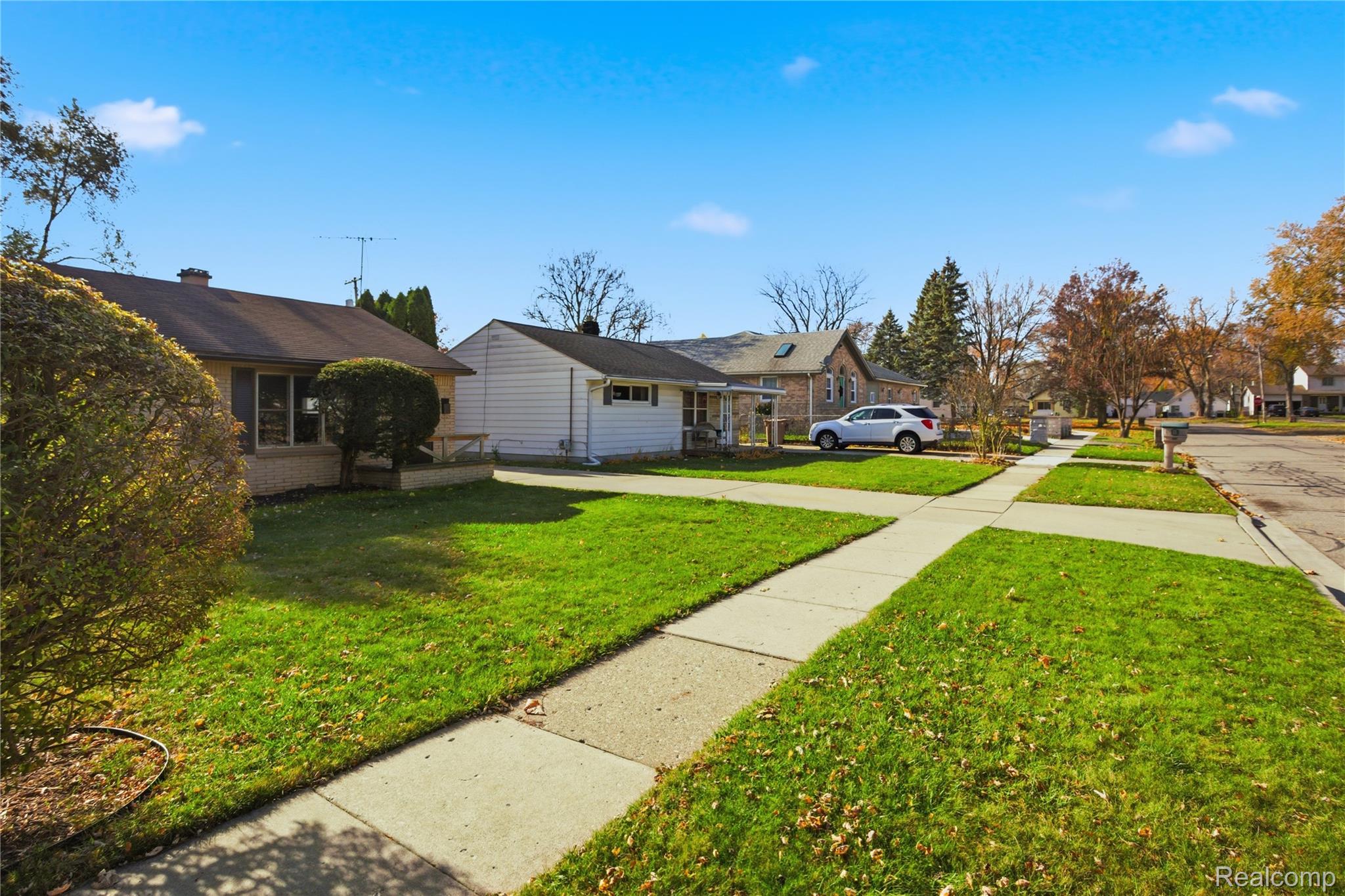 241 W Ann Arbor Avenue
