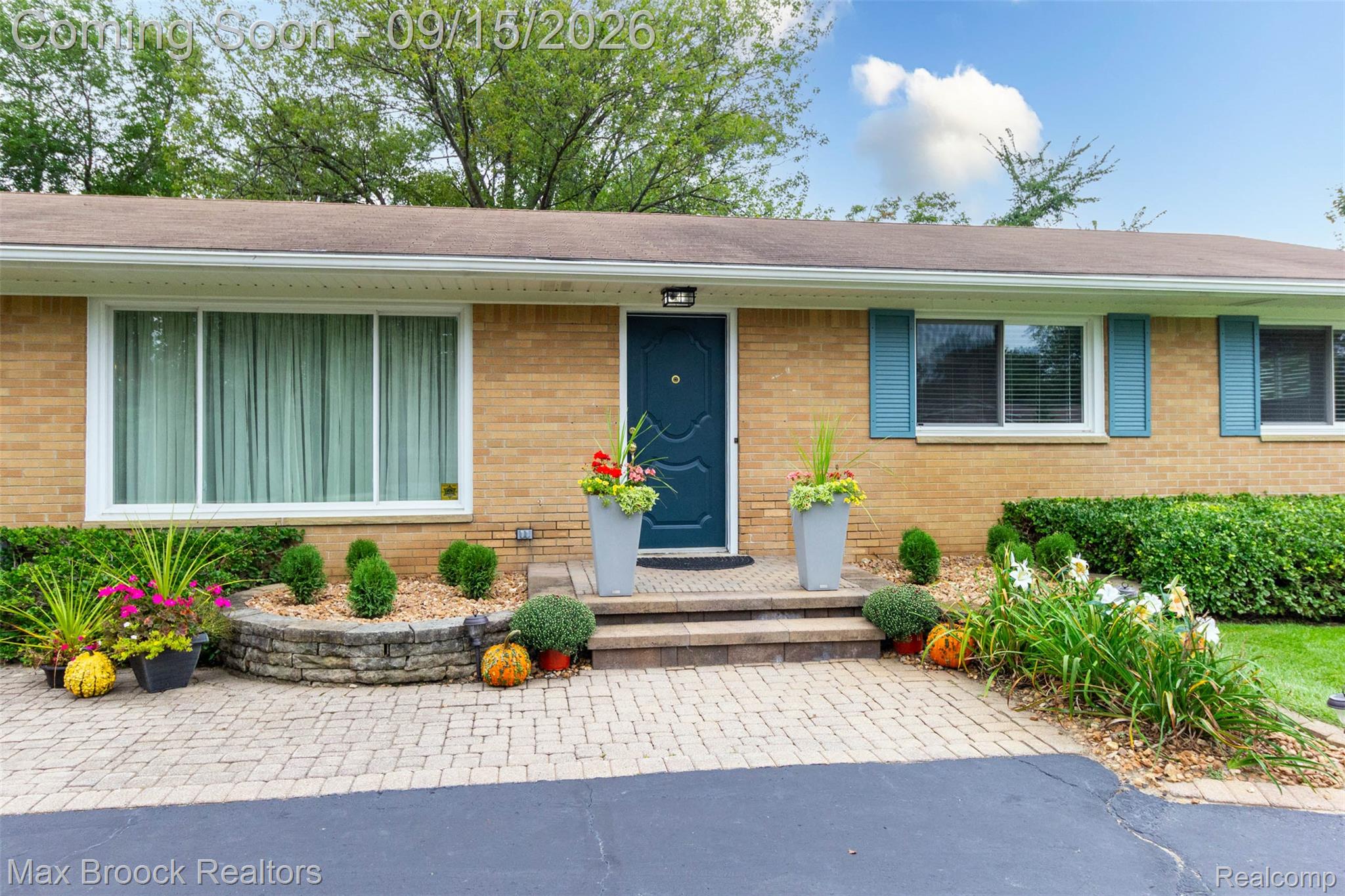 28513 W Kalong Circle