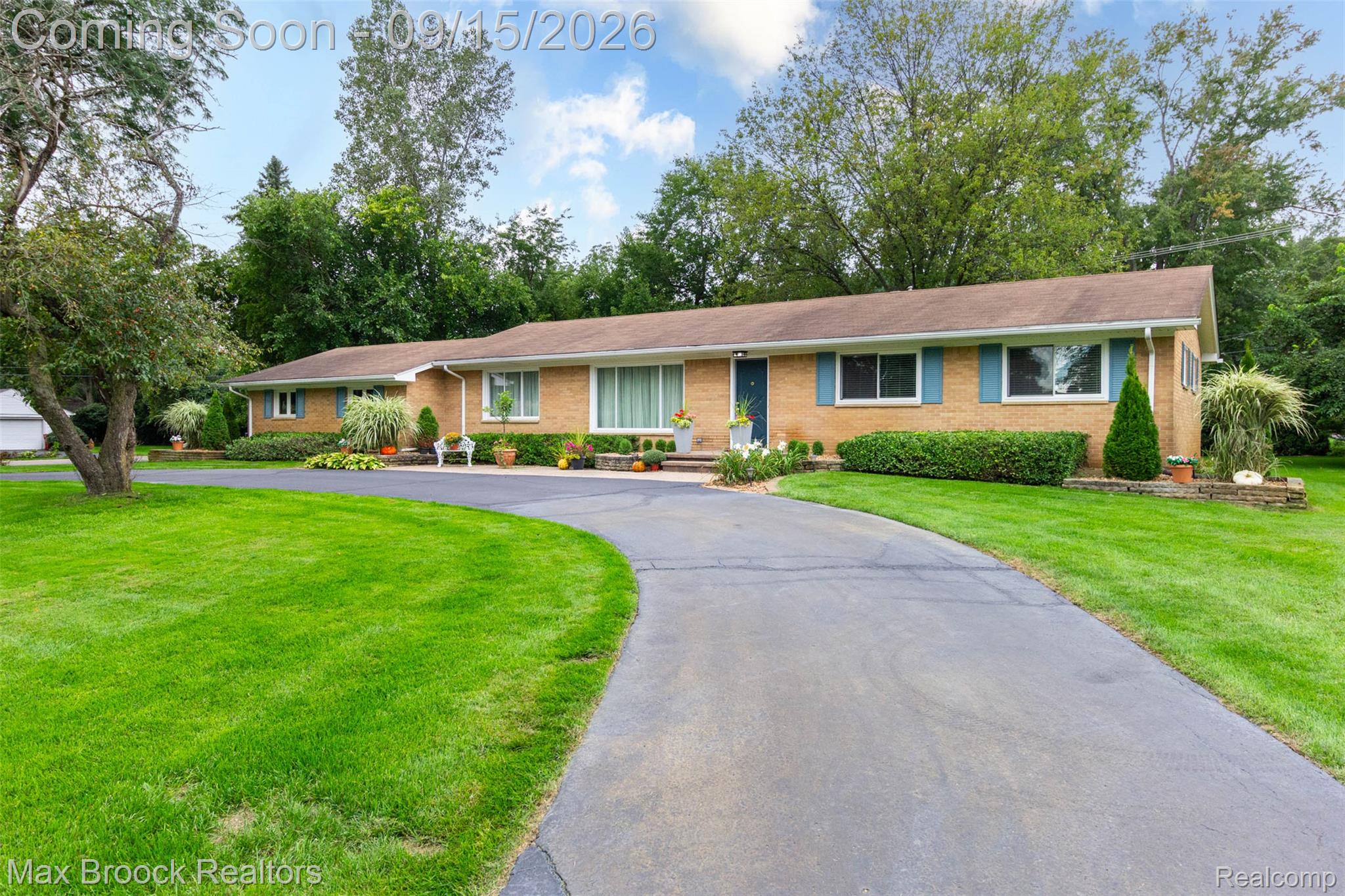 28513 W Kalong Circle