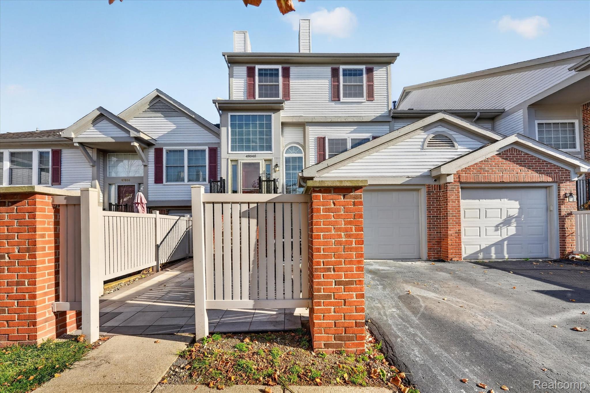 49846 Pointe Crossing