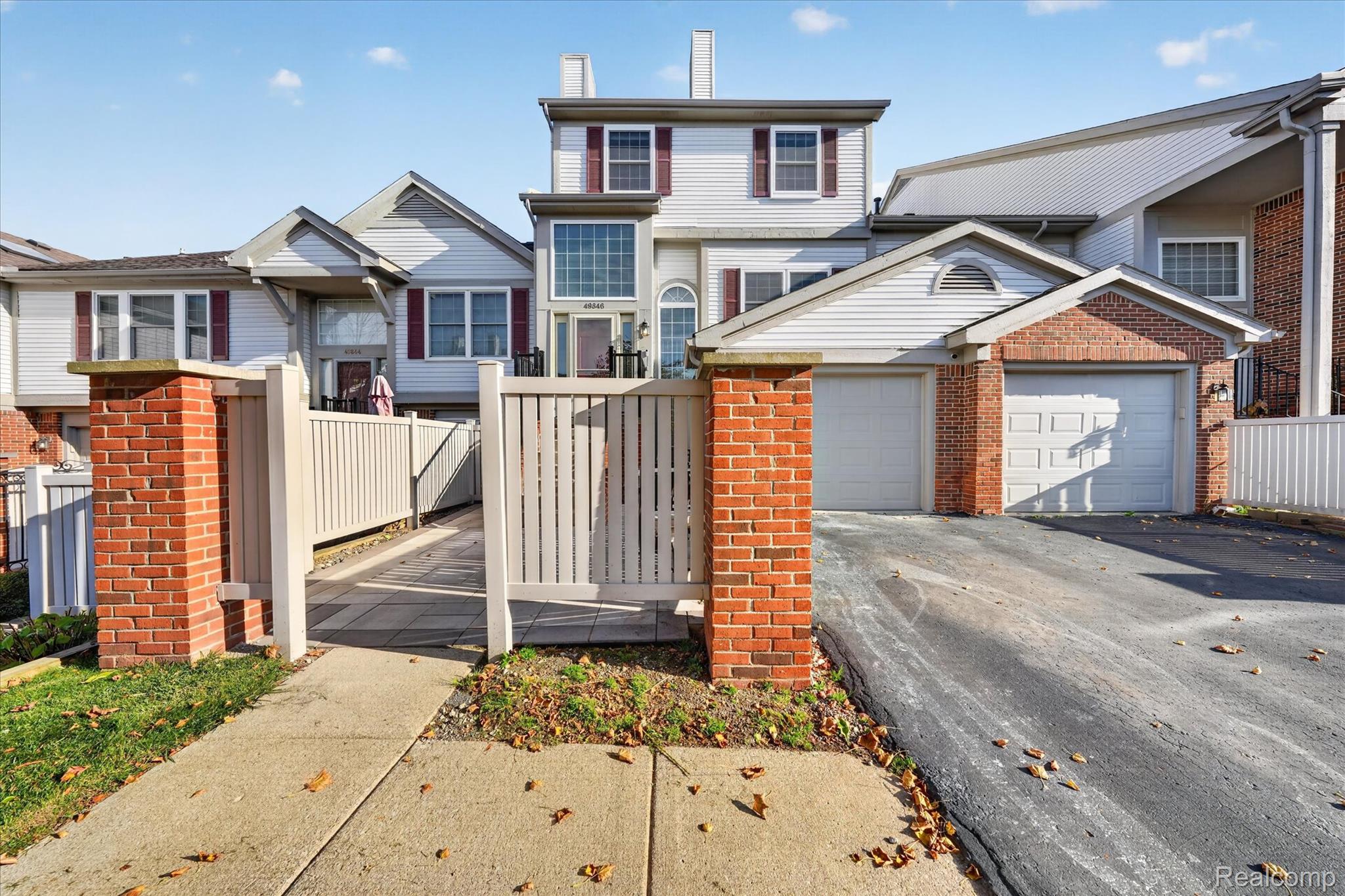 49846 Pointe Crossing