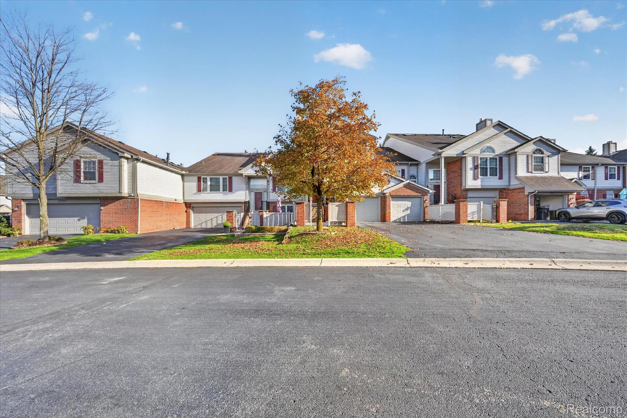 49846 Pointe Crossing