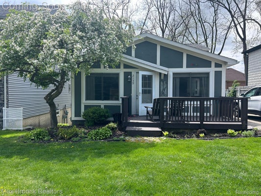 2139 SUNNYCREST DR, WEST BLOOMFIELD, MI 48323 - Image b0ab1d0e688e43d6e39025d5bfa0a66b/60272272