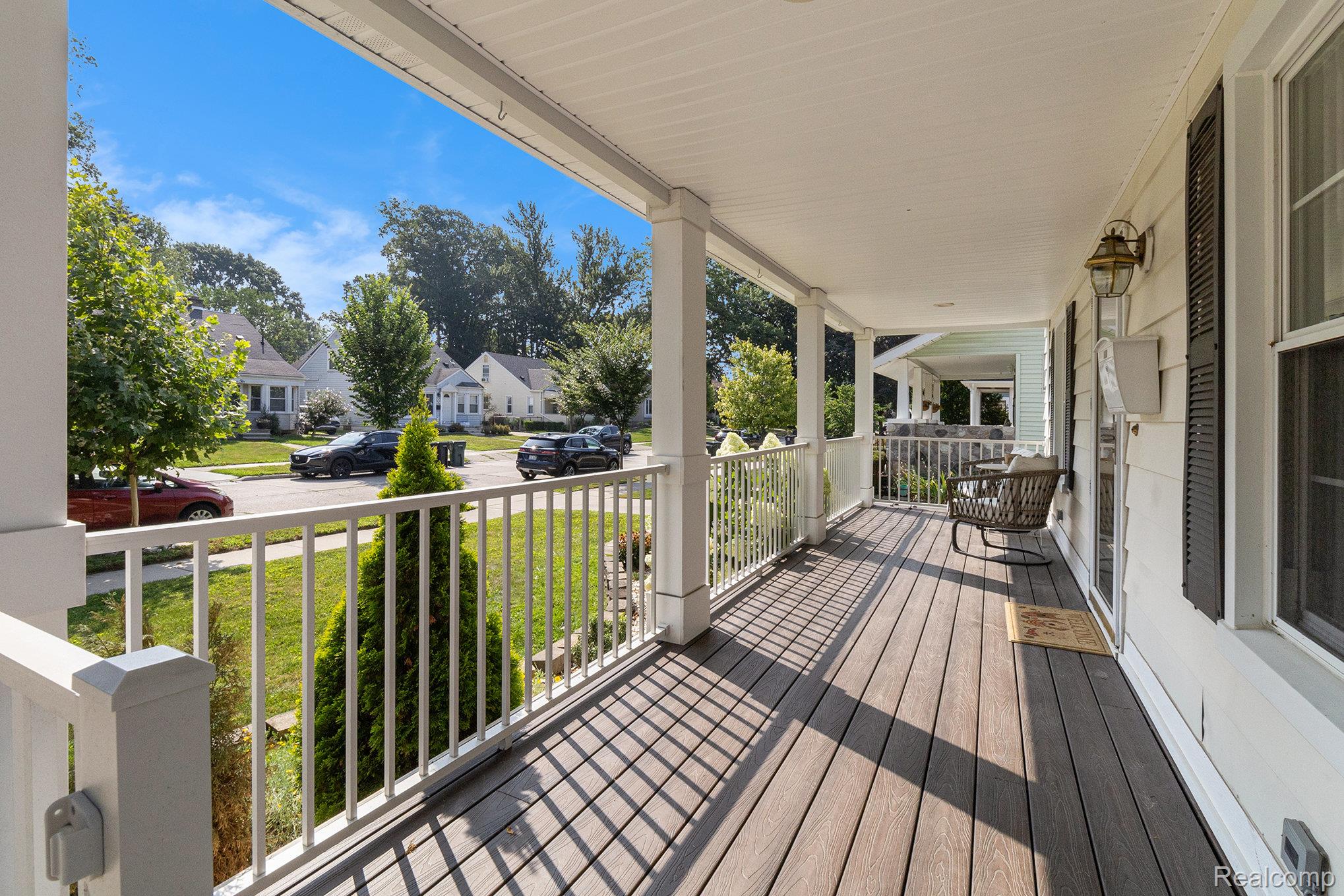 915 N Altadena Avenue
