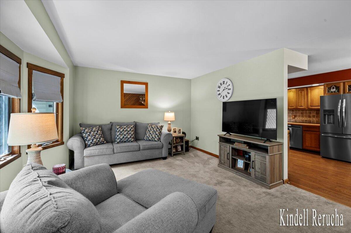 699 Lincoln Lake Avenue NE