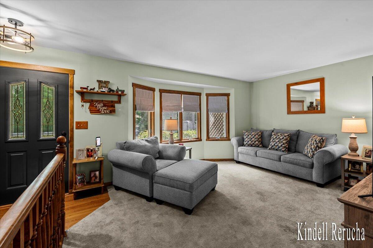 699 Lincoln Lake Avenue NE